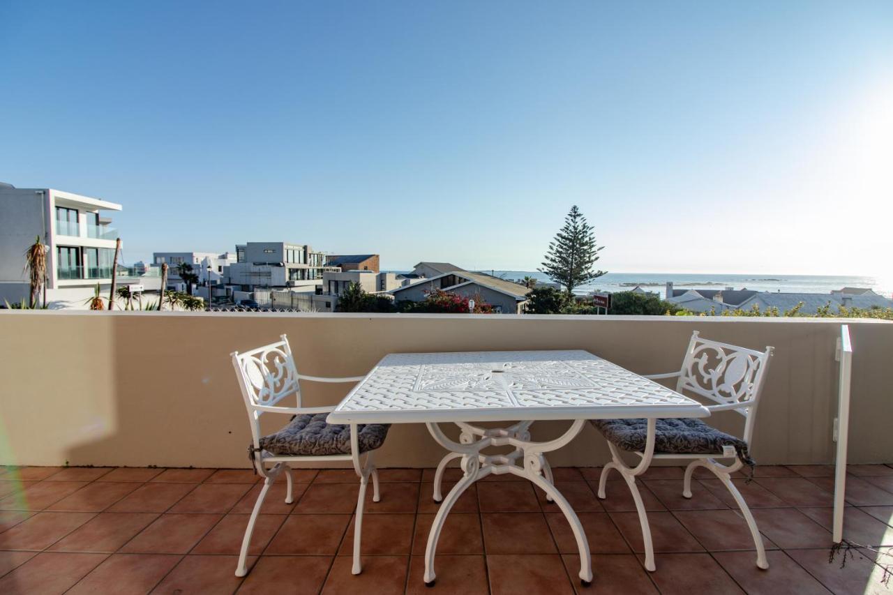 Blaauw Village Guest House Bloubergstrand Buitenkant foto