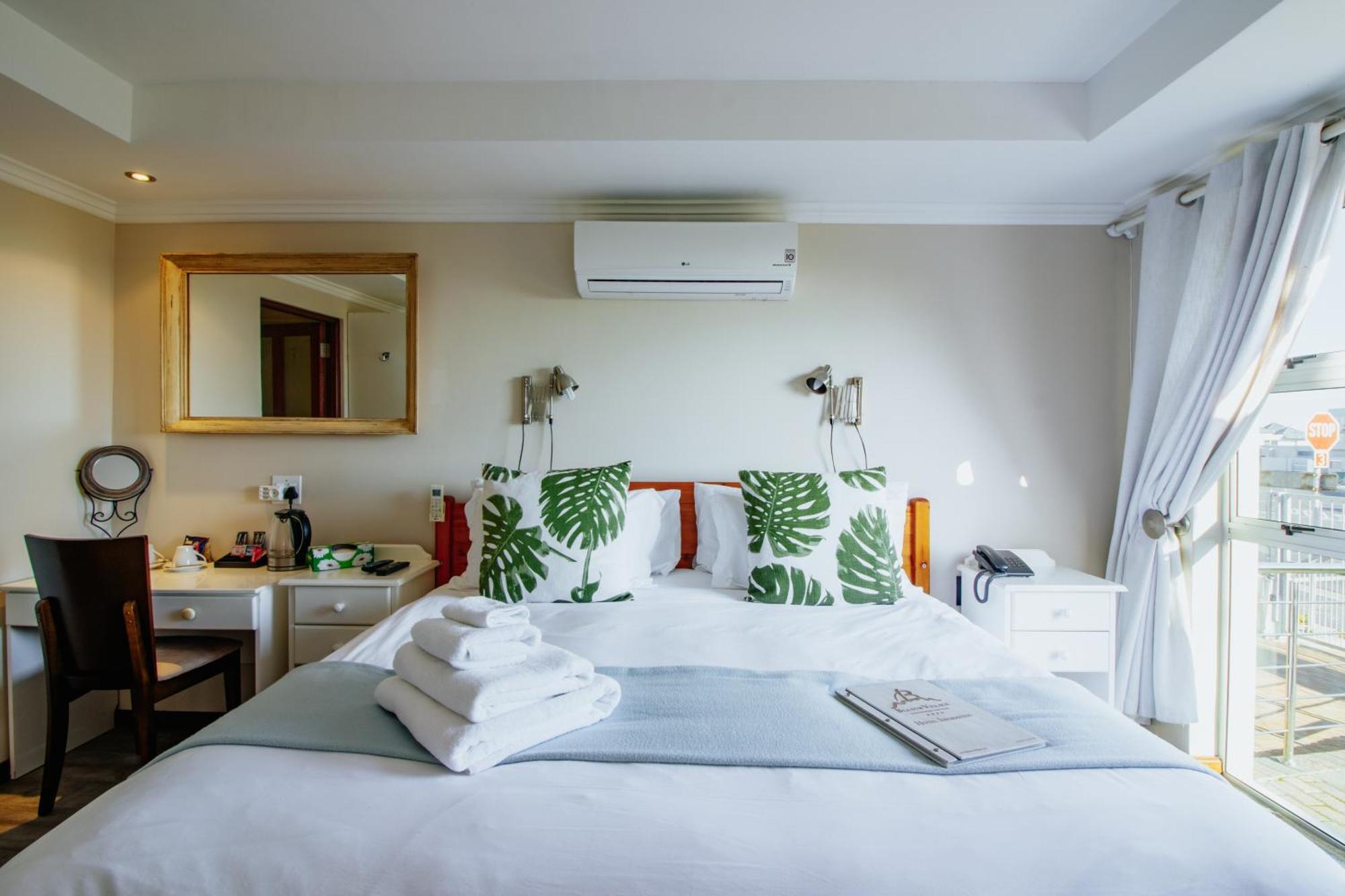 Blaauw Village Guest House Bloubergstrand Buitenkant foto