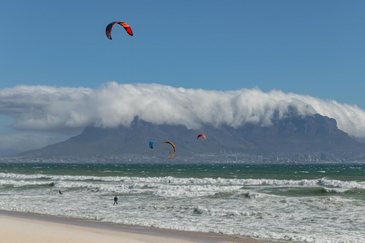 Blaauw Village Guest House Bloubergstrand Buitenkant foto