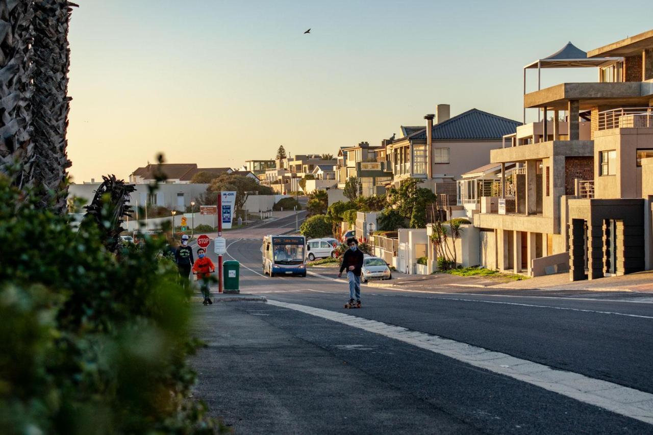 Blaauw Village Guest House Bloubergstrand Buitenkant foto