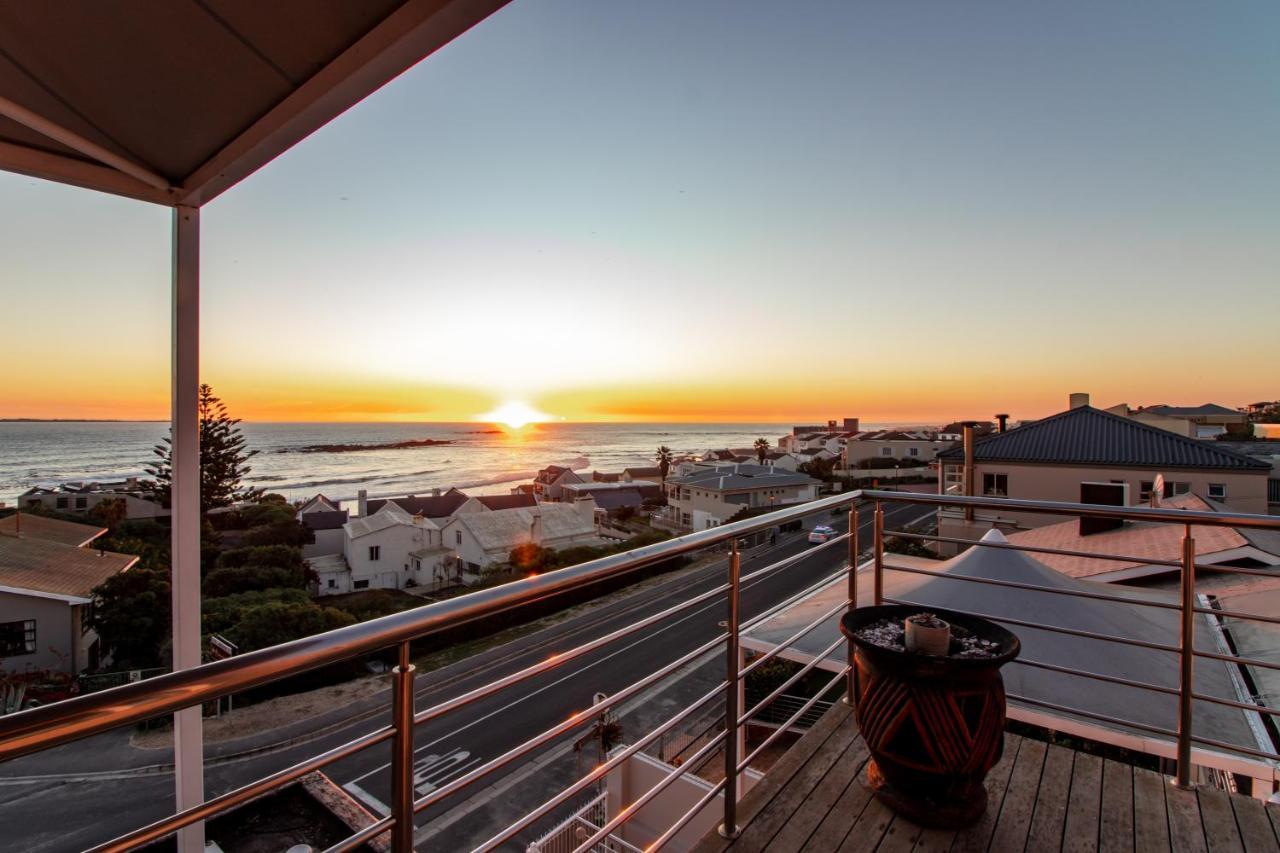 Blaauw Village Guest House Bloubergstrand Buitenkant foto