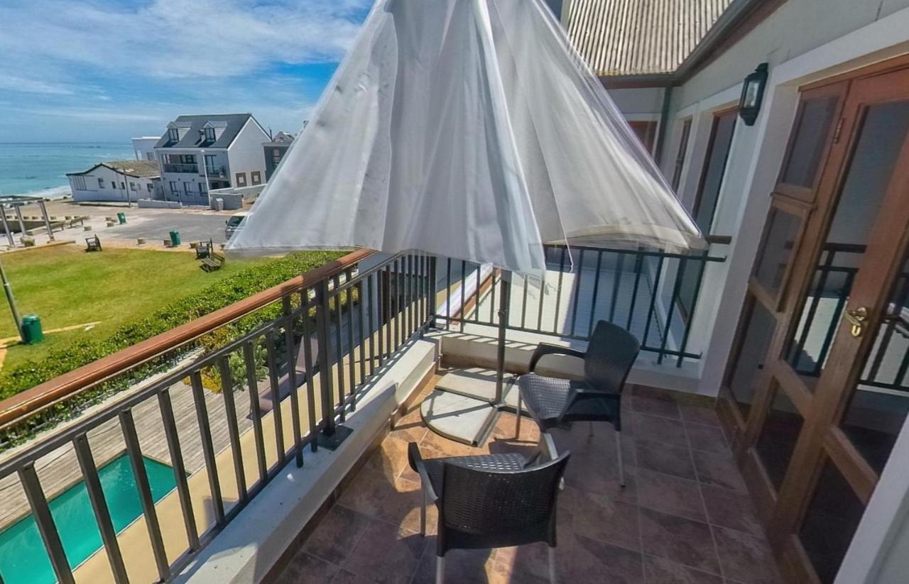Blaauw Village Guest House Bloubergstrand Buitenkant foto