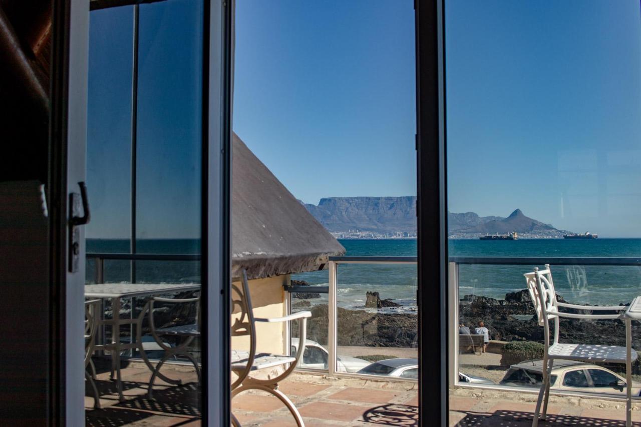 Blaauw Village Guest House Bloubergstrand Buitenkant foto