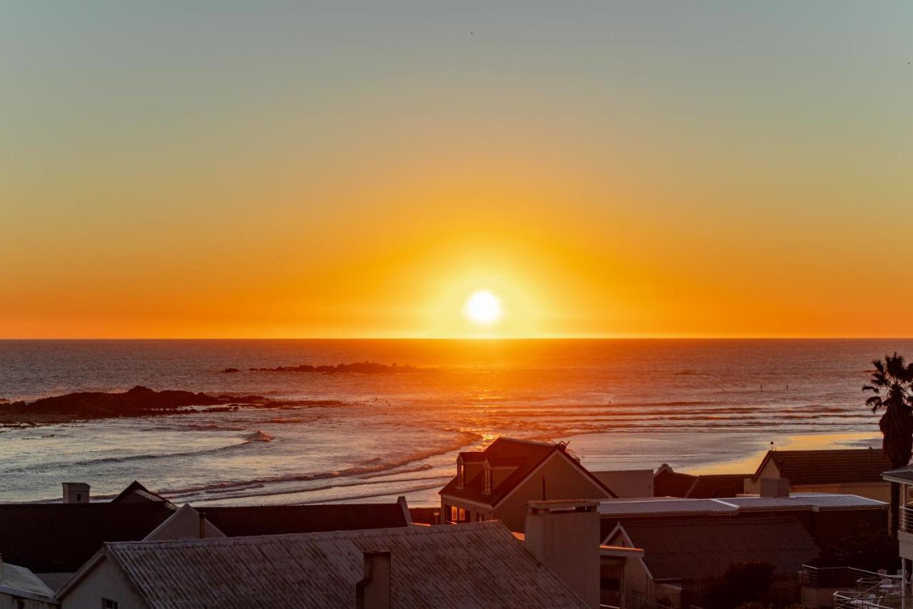 Blaauw Village Guest House Bloubergstrand Buitenkant foto